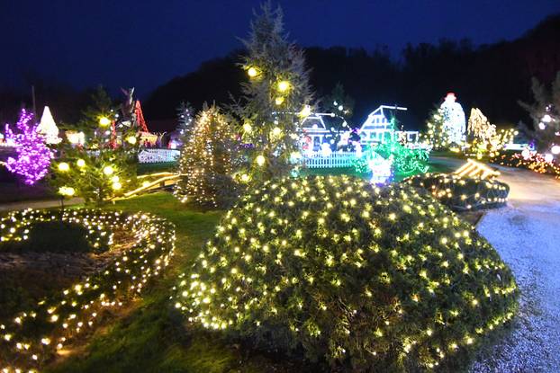 Magično Božićno blagdansko imanje obitelji Salaj zabljesnulo je u punom sajaju