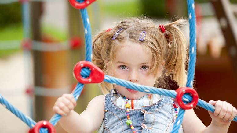 Oprez u igri: Dječje igralište je opasnije zbog kacige i užeta