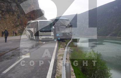 Četiri Hrvata ozlijeđena u sudaru dva autobusa u BiH