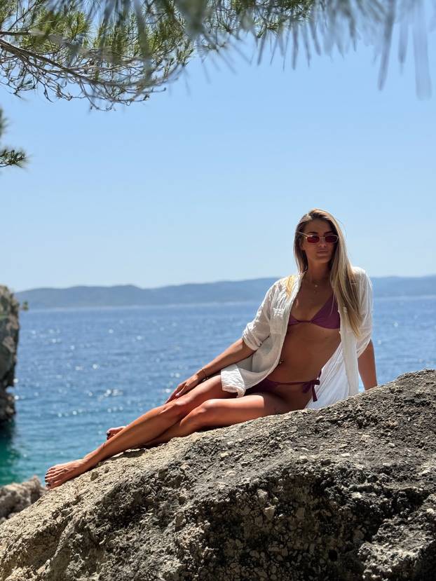 FOTO Prvu damu Hajduk TV-a ni gips nije zaustavio u teretani