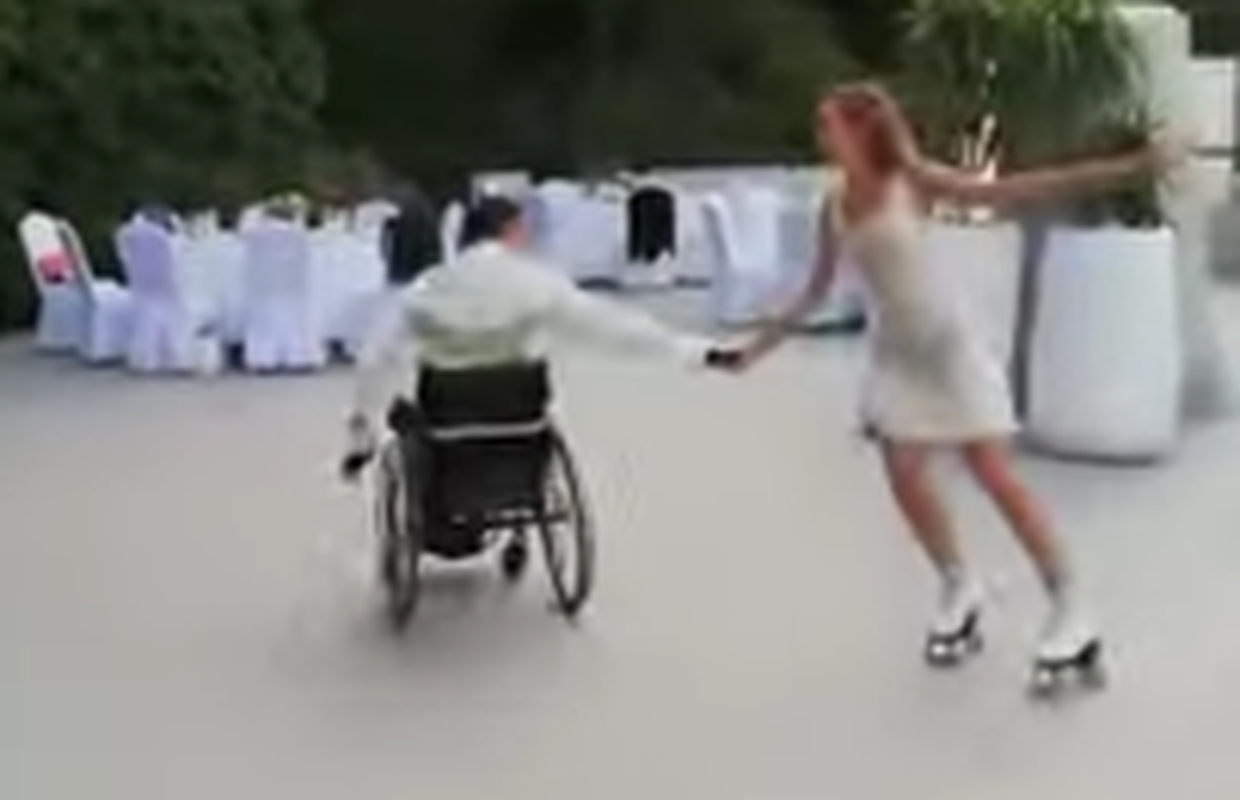 VIDEO Dirljivo u Konavlima: On je u kolicima, a mladenka prvi ples pleše oko njega u rolama