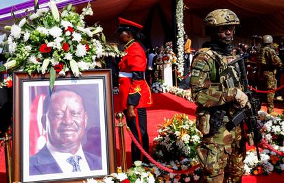 FOTO Tisuće ljudi na pogrebu kenijskog oporbenog čelnika. Obama: 'Bio je šampion mira'