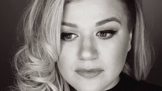 Uhodili Kelly Clarkson pa tražila zabranu pristupa: Donosili joj pakete, zvonili, 'buljili' u kuću