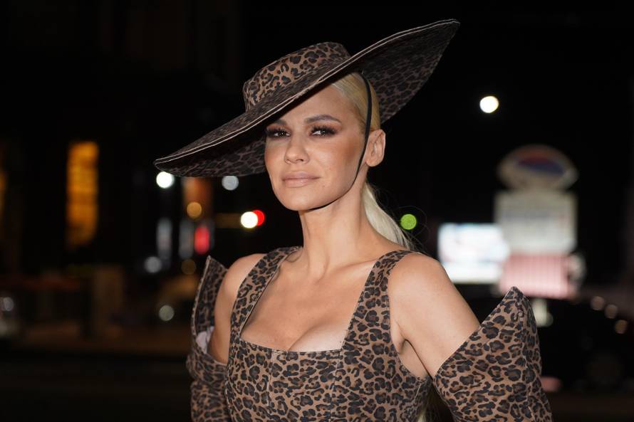 Performance by Natasa Bekvalac held on night club Kasina.Nastup Natase Bekvalac u nocnom klubu Kasina.