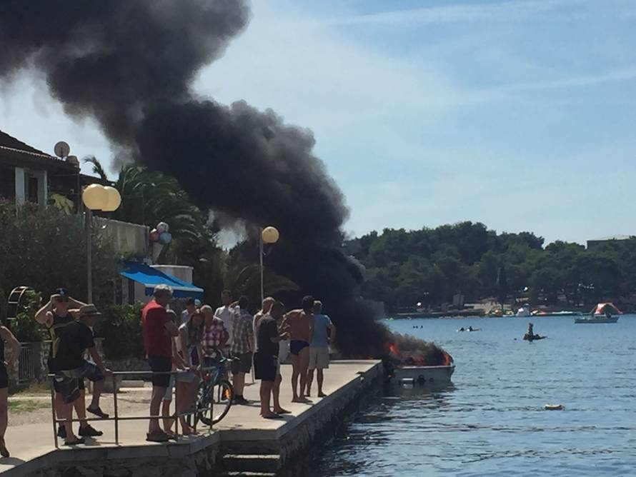 Dječaka je eksplozija glisera odbacila u zrak, slomio ruke