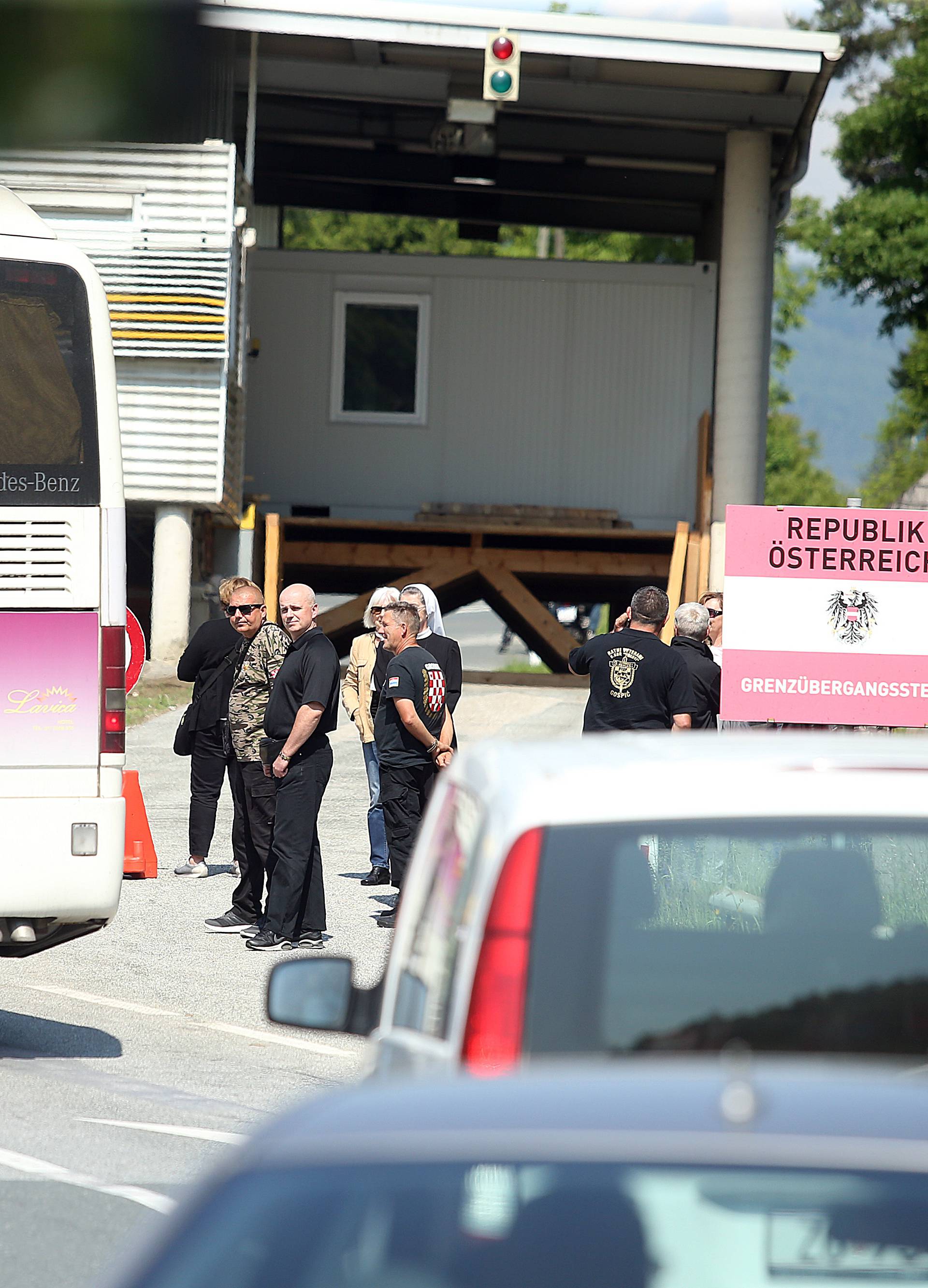 Jandrokovića izviždali: Ovdje smo da odamo počast žrtvama