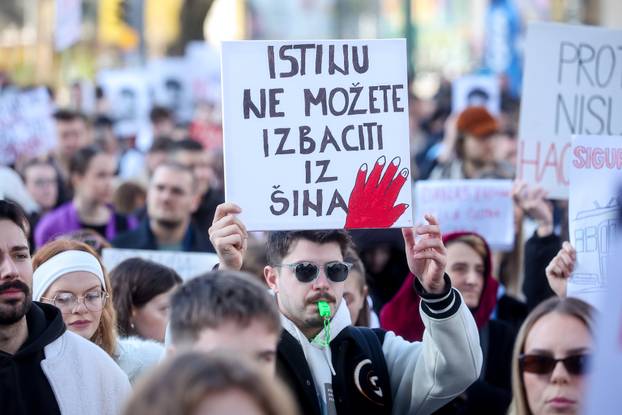 Prosvjedi u Sarajevu se nastavljaju, traži se pravda za poginulog mladića i ozlijeđene u tramvajskoj nesreći