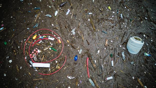 Dolini Neretve prijeti veliko zagađenje, gomila smeća putuje rijekom nakon katastrofe u Jablanici