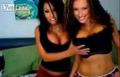 Sasha i Erika su sestre i imaju goleme, seksi grudi