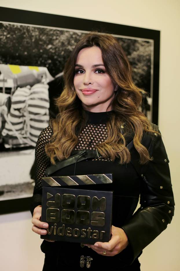 Zagreb: Severina sa statuom VideoStara