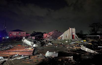 FOTO Razorni tornado opustošio New Orleans, ima i poginulih