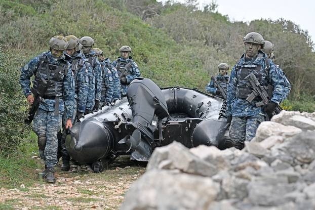 FOTO Novi hrvatski marinci primili su svoje beretke: Prošli intenzivnu integracijsku obuku