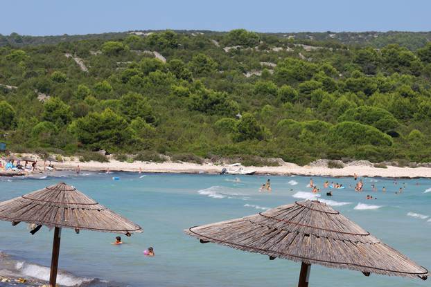 Dugi otok: Tirkizno more na plaži Saharun biser je otoka u zadarskom arhipelagu