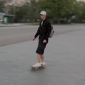 Posljednji skejter na frontu u Ukrajini: 'Kralj ulice' ignorira sirene dok vozi svoj skateboard