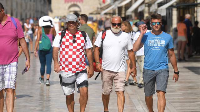 Jedan od najboljih suvenira u Dubrovniku ipak je kockasti dres srebrnih nogometaša