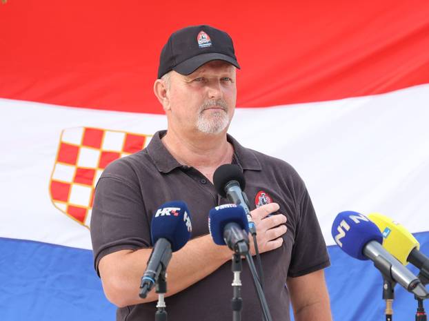 Šibenik:Odrzan je 'Prosvjedni skup protiv financiranja FALIŠ-a i svih ostalih protuhrvatskih dogaðanja'