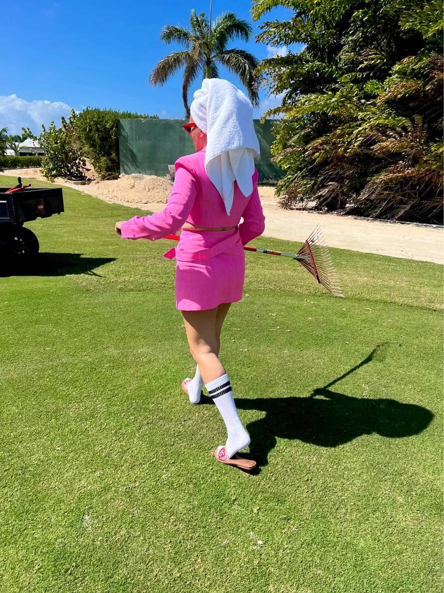 FOTO Svi gledaju u Ninine noge: Ovako igra golf na Karibima