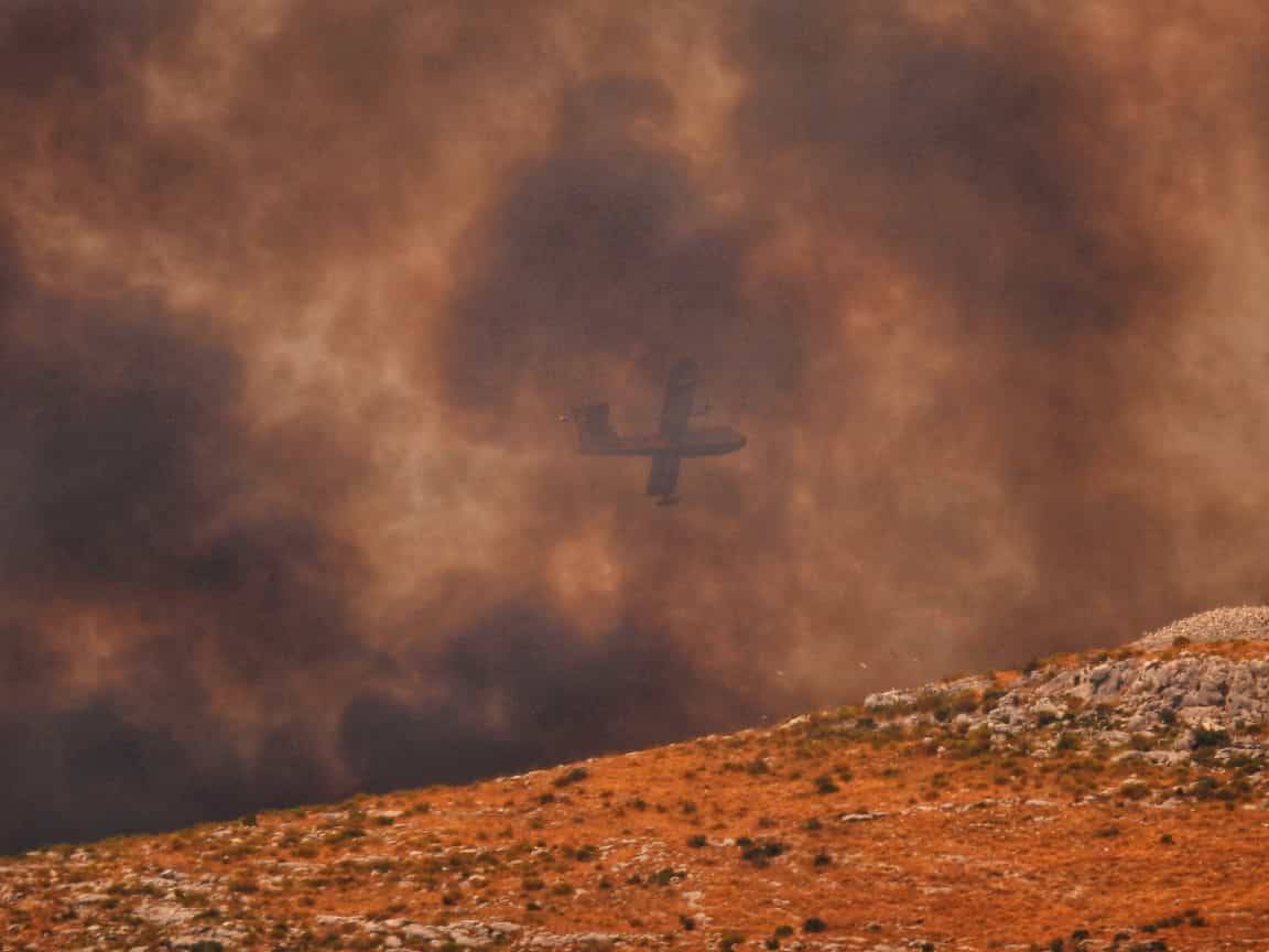 Nevjerojatne fotografije iz srca vatrenog kaosa: 'Nismo spavali, dvorište nam je puno pepela'