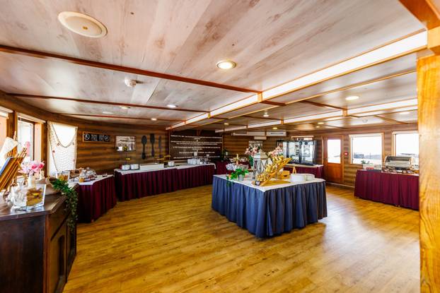 FOTO Zavirite u prvi brod-hotel u Hrvatskoj: Noćenje na ovom brodu u Rijeci ima posebnu čar