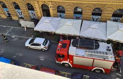 Kakva bahatost! Blokirao cestu autom, vatrogasci trube: Ništa!