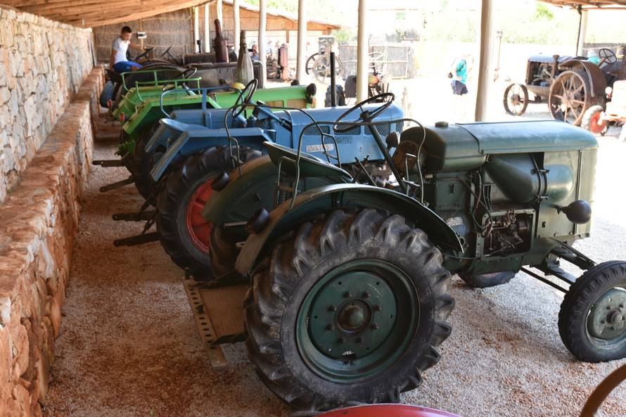 Silvio je naš kralj traktora: U kolekciji ima Ferrari, Porsche...