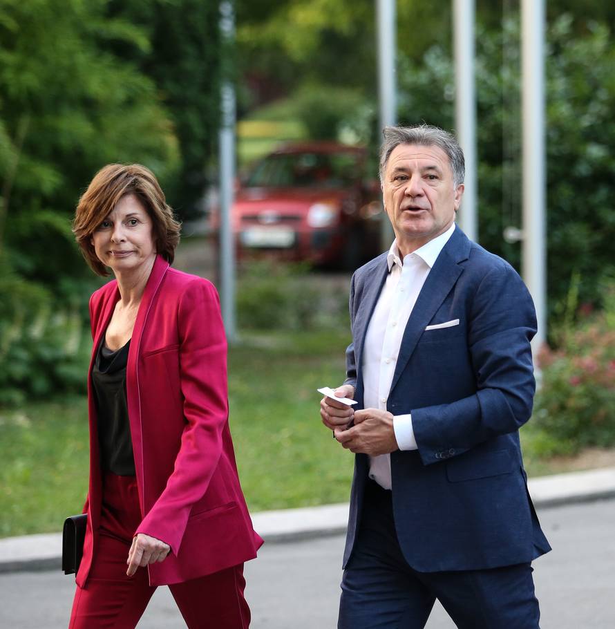 Tko su žene posrnulih dinastija: Nakon izbijanja afera pokreću se razvodi i bježi iz države...