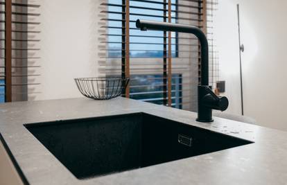 Transformirajte kuhinju s inovativnim granitnim sudoperima