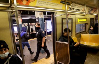 Još tragaju za napadačem iz metroa u New Yorku: Ranio 20 ljudi i bacio dvije dimne bombe