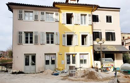 U starogradskoj jezgri u tijeku obnova nekoliko zgrada, i uređenje novog heritage hotela