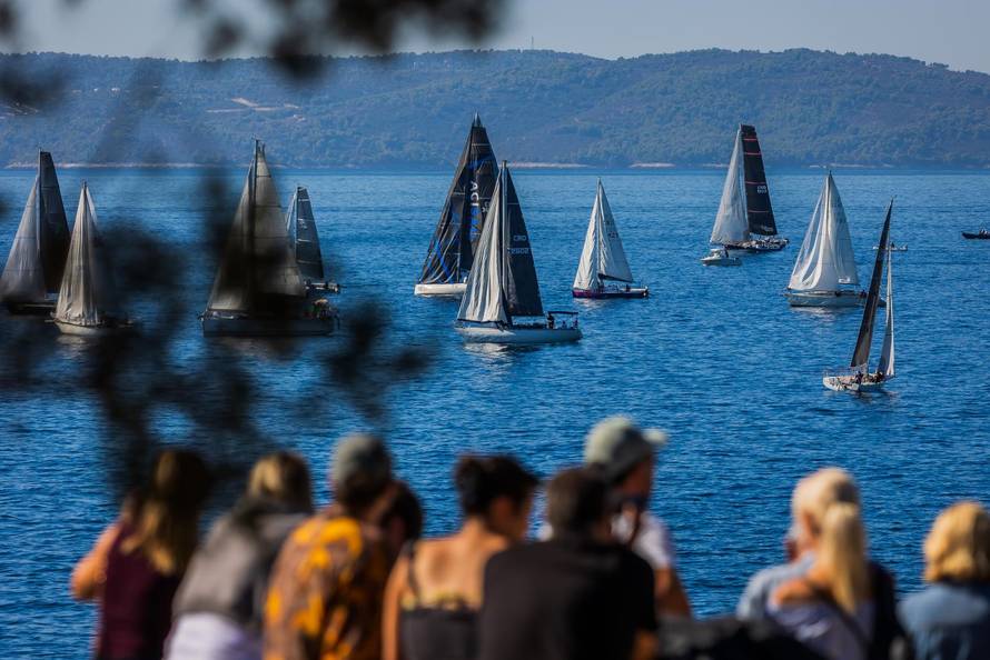Split:  Pogled sa Sustipana na start Mrduljske Regate