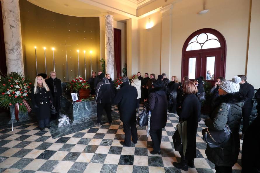 Oproštaj od oca uz tamburaše: Marko je jedva susprezao suze