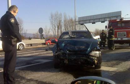 Vozačica prošla Astrom kroz crveno i udarila  BMW