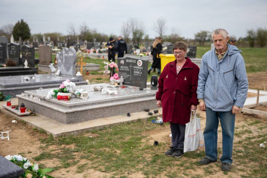 Vandali u Erdutu devastirali  katoličko groblje 