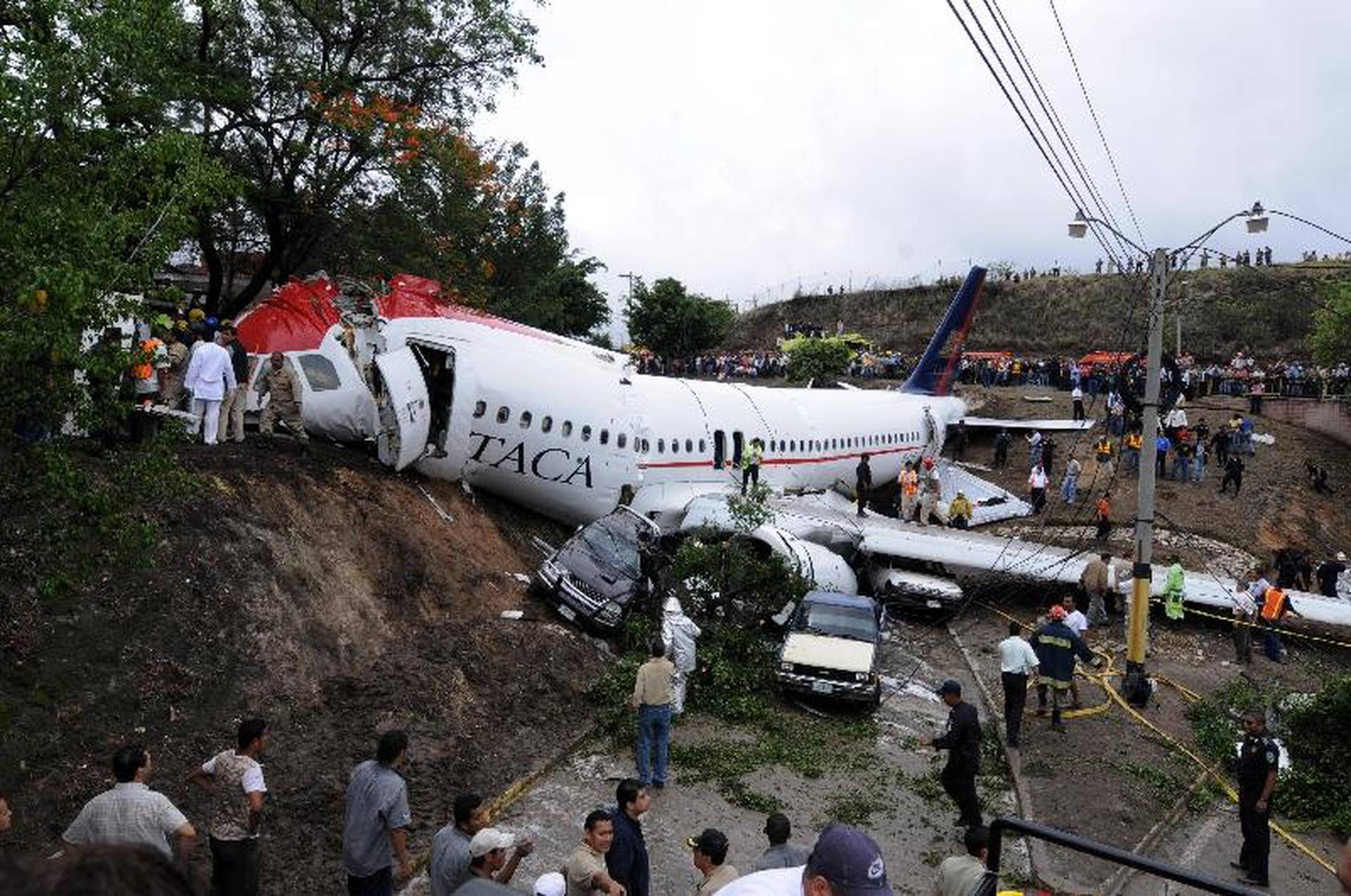Пассажирские авиакатастрофы. Катастрофа a320 в Тегусигальпе. Аэробус а320 катастрофа. Крушение а320 в Сочи (2006). Авиакатастрофа а320 Сан Паулу.