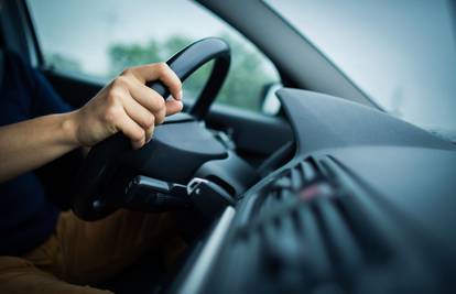 Mrtvi kut ili gužve i nervozno trubljenje vozača. Koji problemi u prometu vas najviše muče?
