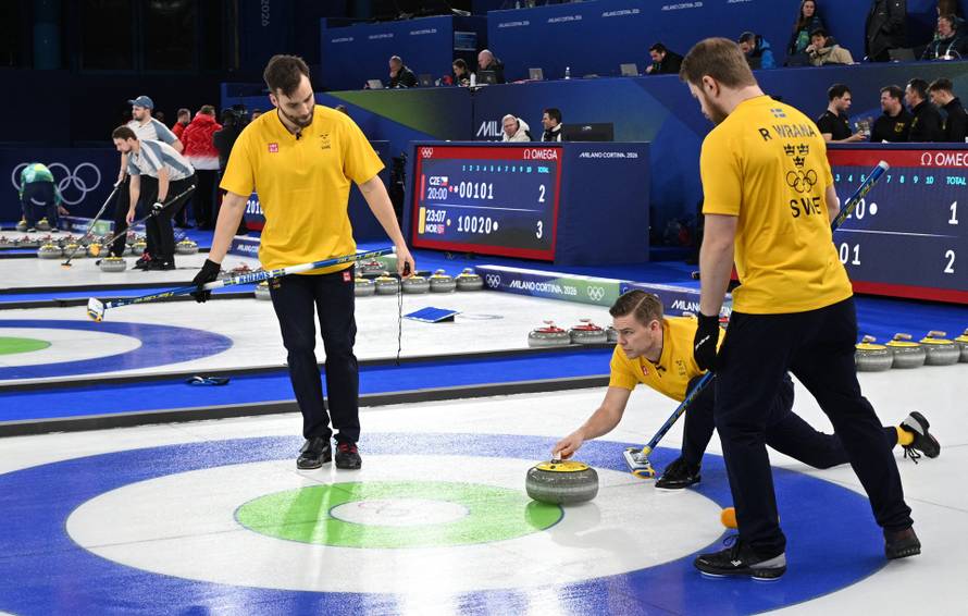 Curling - Men's Round Robin Session 4 - Canada vs Sweden