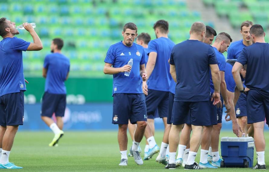 BudimpeÅ¡ta: Trening nogometaÅ¡a Dinama uoÄi uzvratnog susreta protiv Ferencvarosa