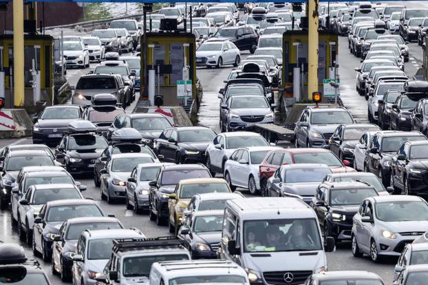 Početak skijaškog tjedna i kraj blagdana uzrok je gužve na graničnom prijelazu Bregana