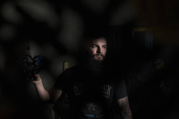 Karlo iz Koprivnice izrađuje zanimljive ukrase i skulpture od dijelova automobila i motora