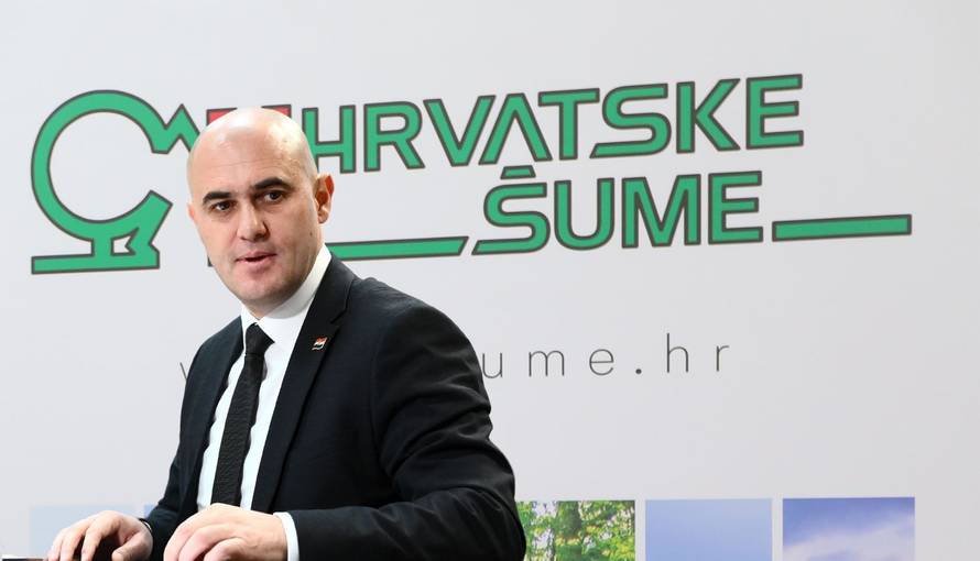 FOTO Ovo je Dabro s kalašem u rukama, na njivi u šlapama...