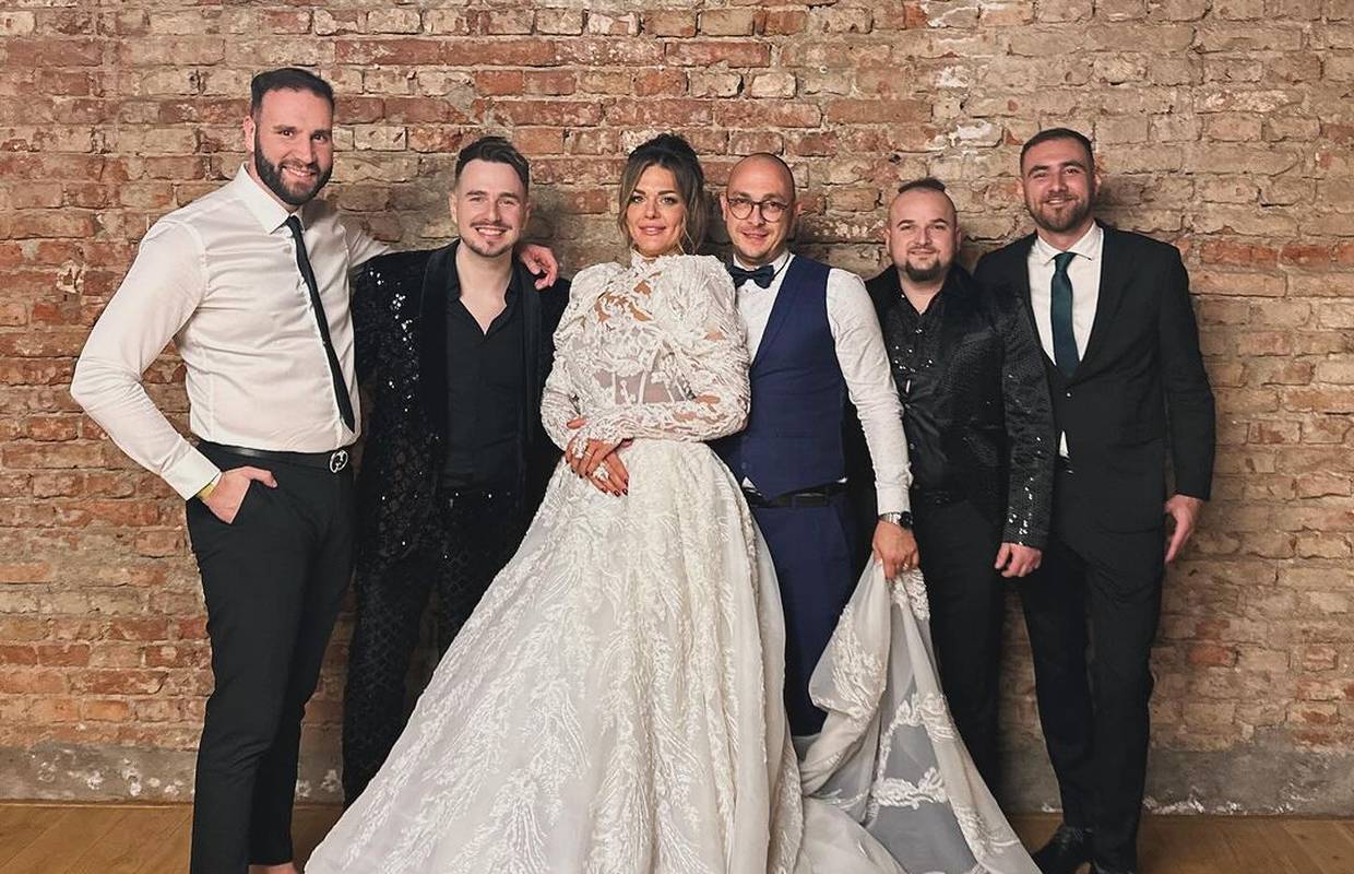 Nove fotke Sandre Perković u raskošnoj vjenčanici, a poznata je i pjesma za prvi ples para