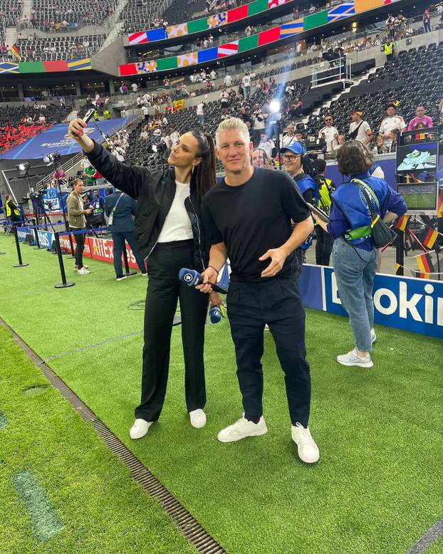 FOTO Schweinsteiger je flertao s njom u emisiji. Omiljeno je TV lice i već je bila s nogometašem