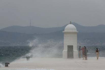 Kupač preminuo na Malom Lošinju, kod Zadra Slovenac išao plivati za jet-skijem...