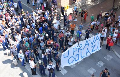 Traže isplatu plaća: Nastavlja se štrajk u Uljaniku i 3. maju