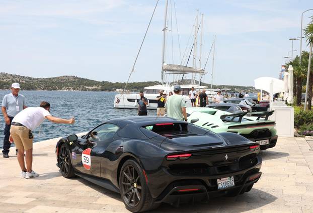 Šibenik: Turneja Ferrari Cavalcade 2026. s više od 120 Ferrarija na šibenskoj rivi