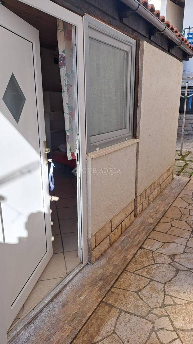 FOTO Ovo je najjeftiniji stan! 30.000 eura, a 200 m od mora u Crikvenici. Ali ima problem...