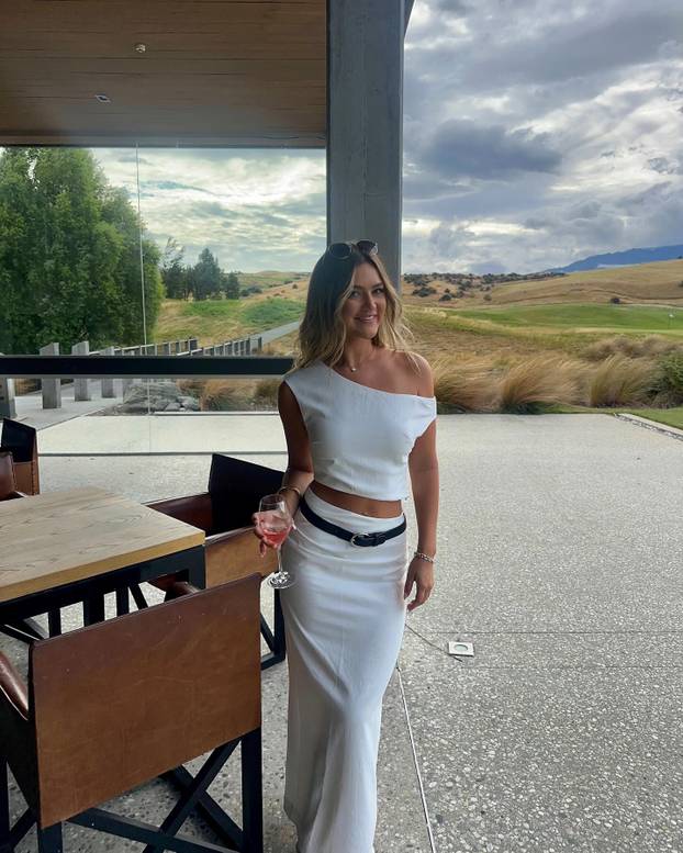 FOTO Unuka legende kriketa izazvala pomamu bez grudnjaka