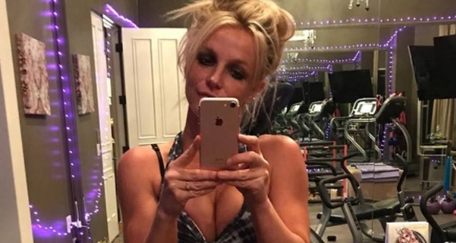 Bila je nezadovoljna: Britney je od dečka dobila bujnije grudi