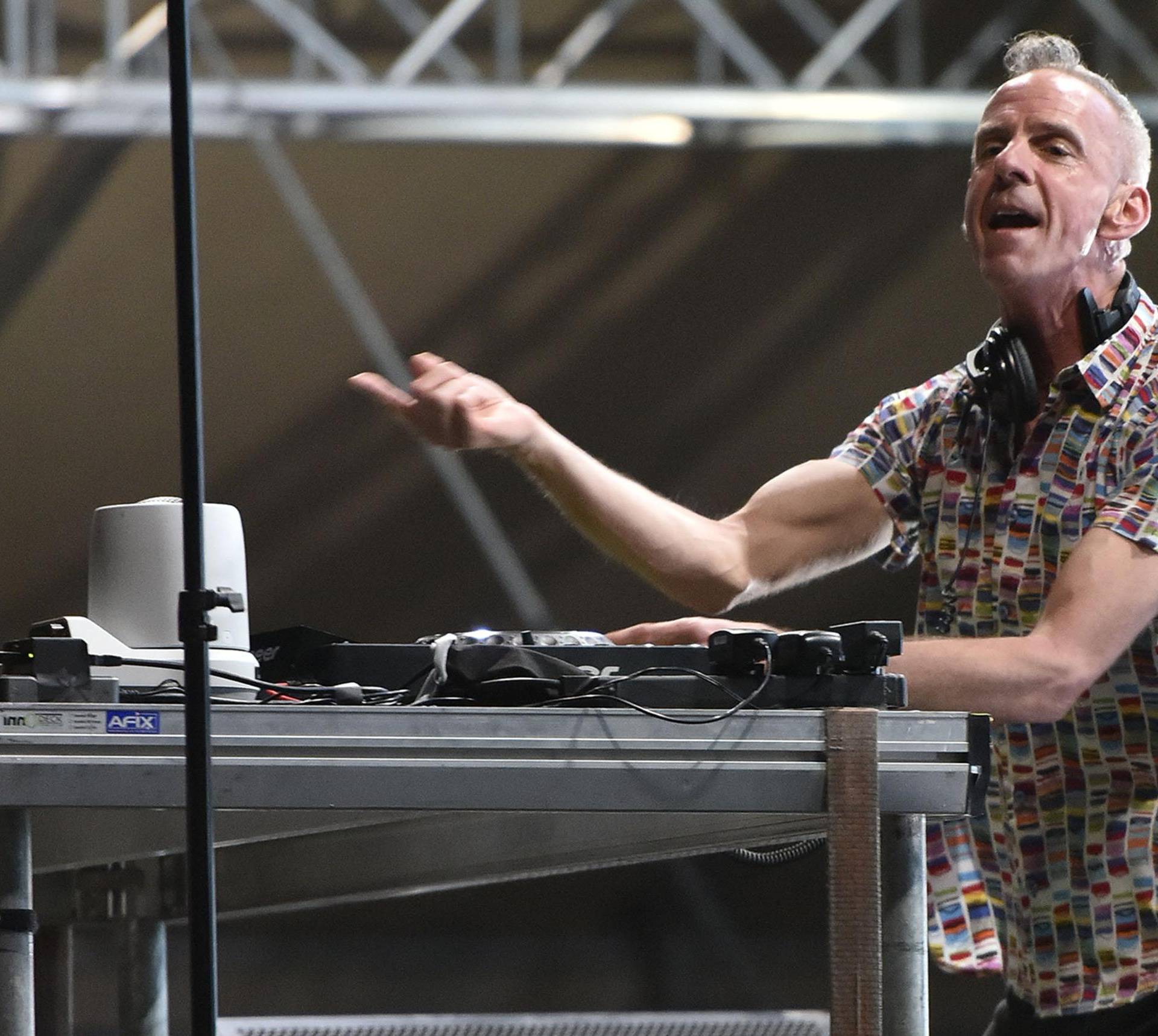 Umag: Fatboy Slim oduševio je publiku jako 'vrućim' scenama