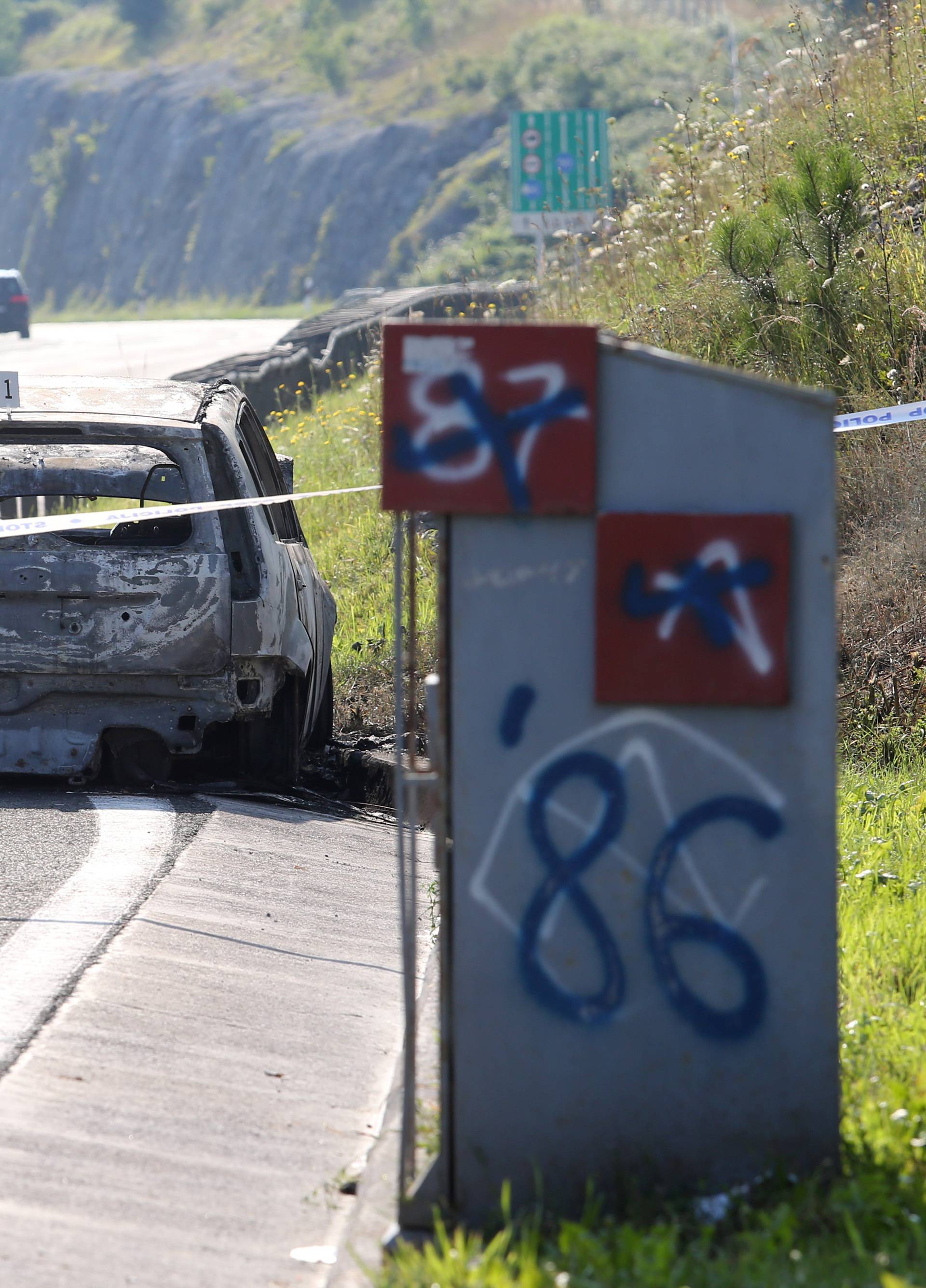 Vrbovsko: Na autocesti planuo automobil, izgorjela osoba